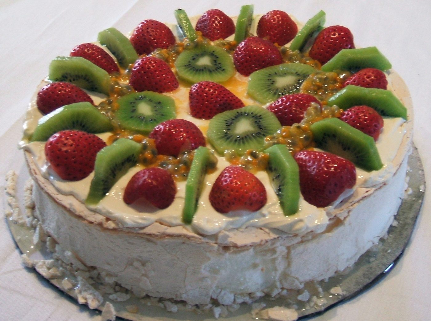Pavlova con crema y frutas